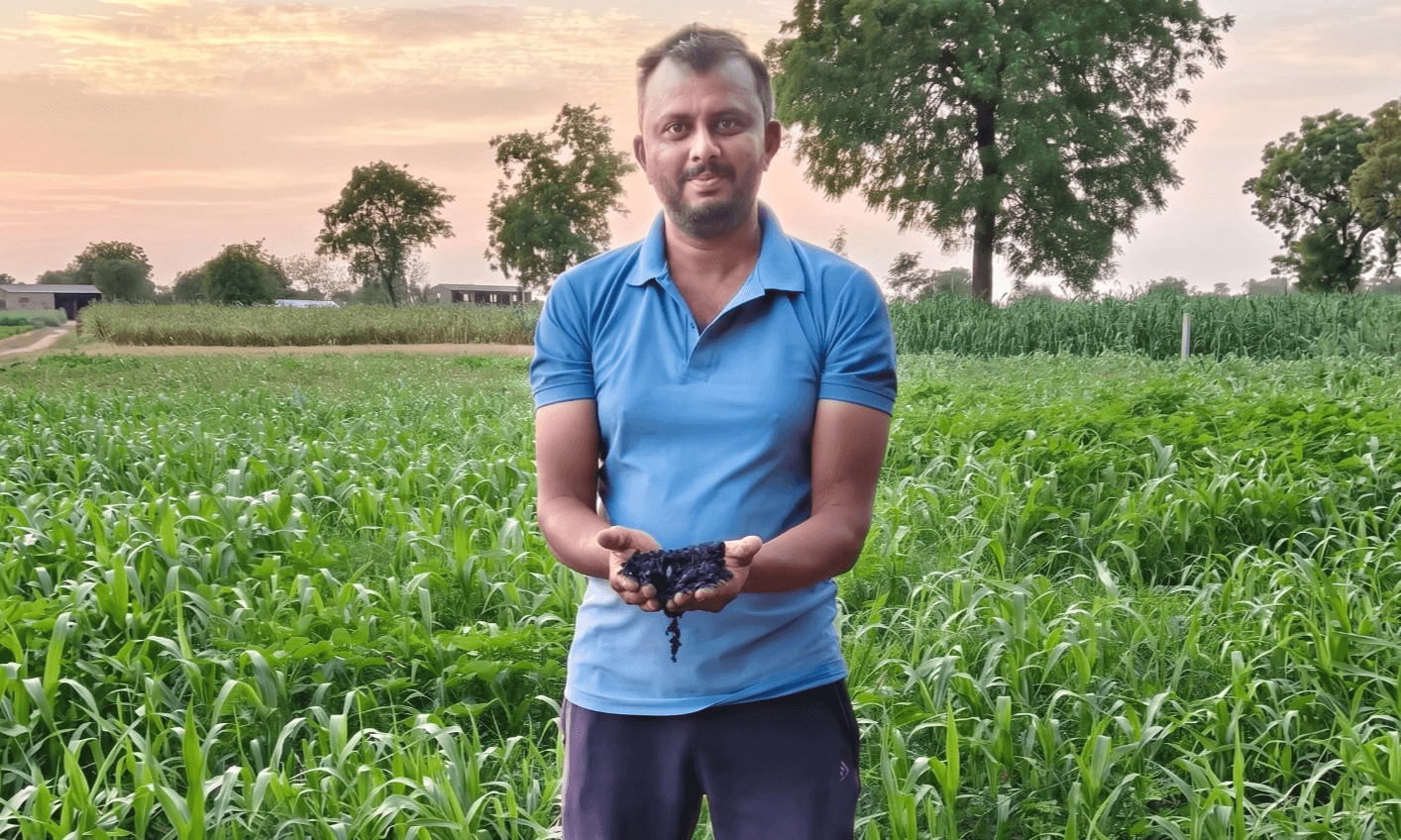Picture 5. A Climapreneur from Maharashtra supporting his own local farming community (photo courtesy of KriSHE Carbon).
